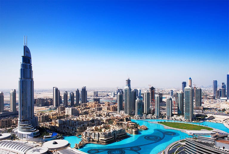 Aus Dubai werden regelmäßig Bauprojekte angekündigt, die weltweit ihresgleichen suchen – das höchste Haus der Welt, den "Burj Khalifa" und das Sieben-Sterne-Hotel "Burj al Arab" kennen viele Reisende bereits aus dem Fernsehen. Diese Skyline versetzt ins Staunen und lässt garantiert niemanden unberührt.