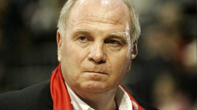 Uli Hoeneß ist sauer auf Jose Mourinho.