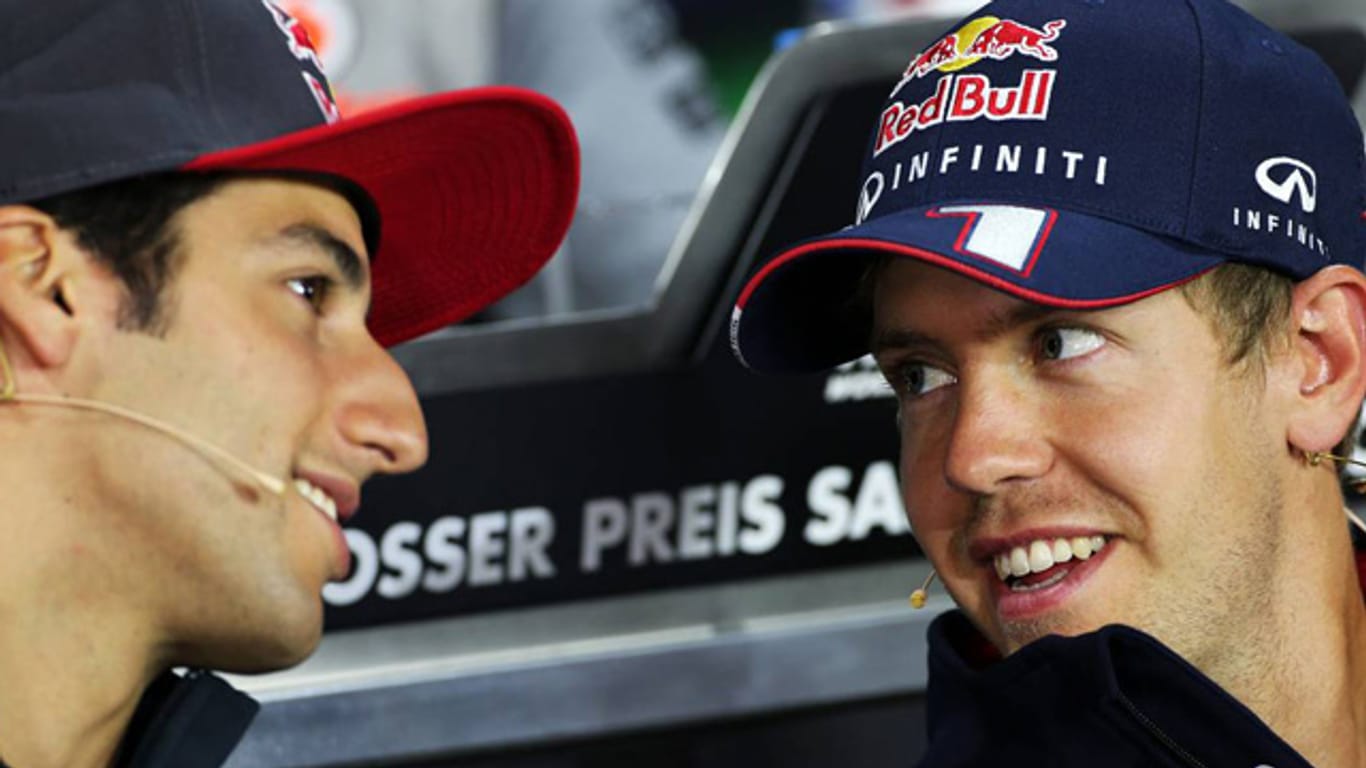 Daniel Ricciardo (li.) und Weltmeister Sebastian Vettel fahren ab 2014 beide für Red-Bull Racing. Wer die Nase dann vorne haben wird ist noch offen.