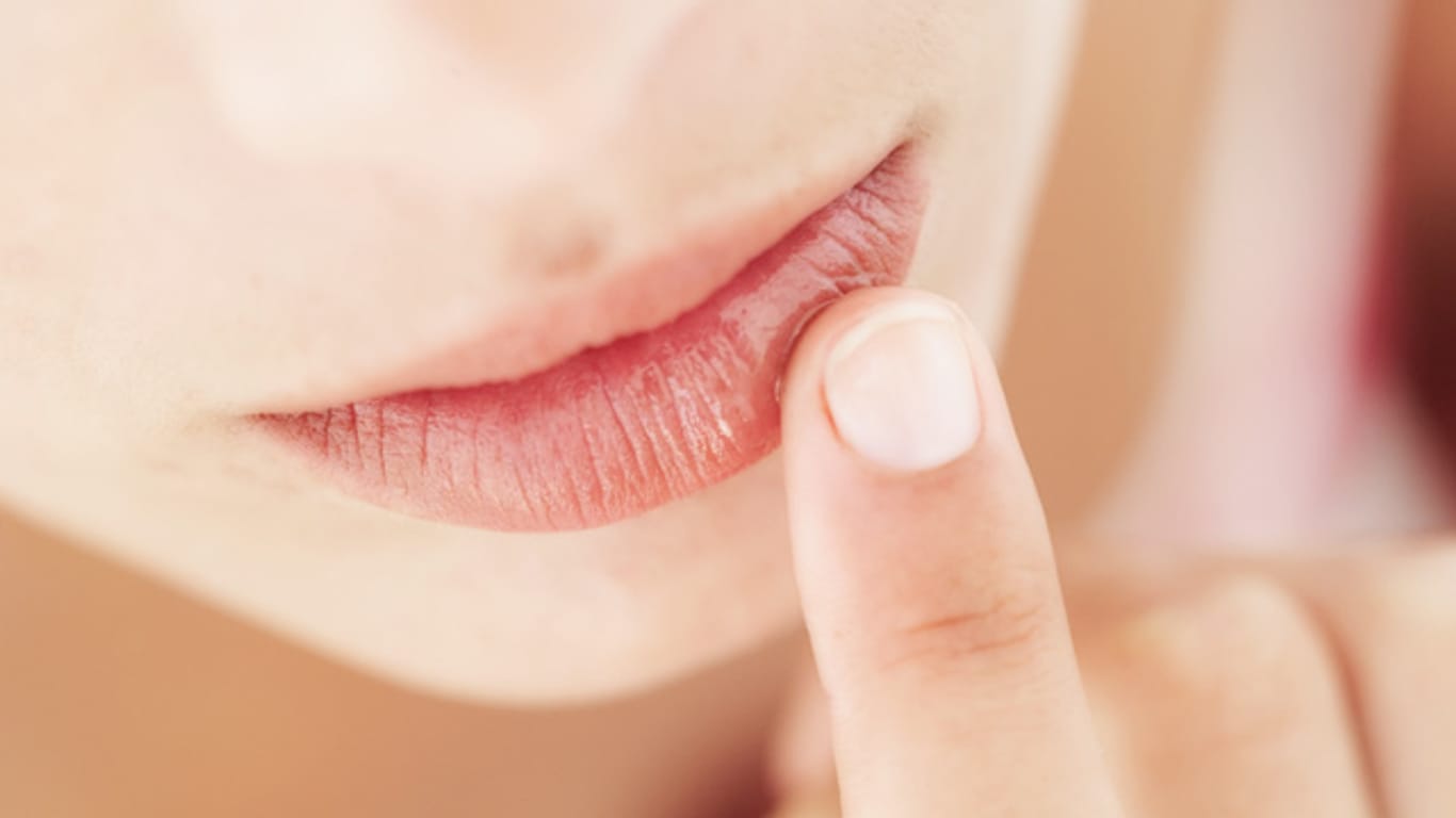 Lippen: Lippenpflegestifte machen oft alles nur schlimmer.