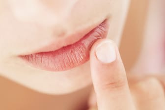 Lippen: Lippenpflegestifte machen oft alles nur schlimmer.
