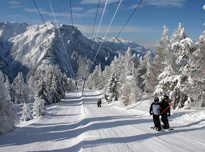 Der Rosswald ist ein attraktives Skigebiet auf einer einmaligen Sonnenterrasse hoch über dem Rhonetal mit herrlichem Blick auf die Walliser und Berner Alpen. Der Rothwald/Wasenalp ist ein Skigebiet für Kenner und Könner.