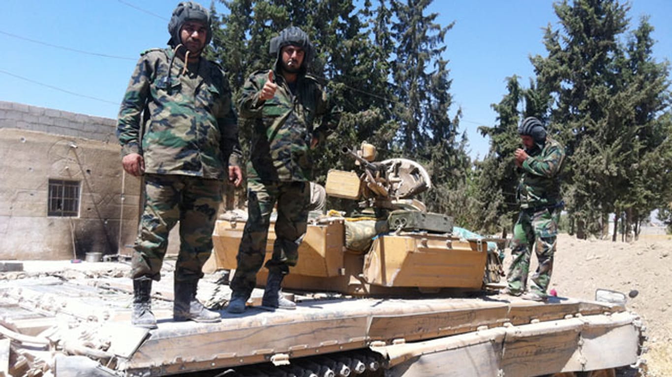 Vor möglichem US-Angriff: Syrische Soldaten geben sich ein einem Vorort von Damaskus gelassen