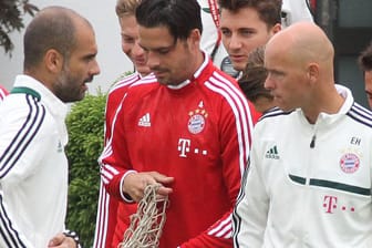 Pep Guradiola und Erik ten Hag (re.) bitten die U23 (gleichbedeutend mit dem FC Bayern II) zum gemeinsamen Training.