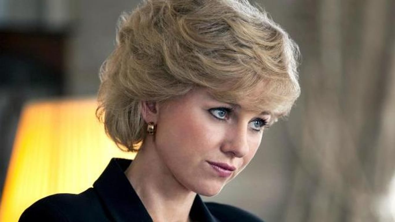 Kopfhaltung und Frisur stimmen: Naomi Watts als Lady Diana.