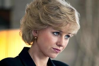 Kopfhaltung und Frisur stimmen: Naomi Watts als Lady Diana.