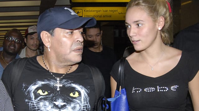 Ex-Fußballstar Diego Maradona mit seiner 22-jährigen Verlobten Rocio Oliva.