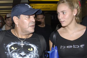 Ex-Fußballstar Diego Maradona mit seiner 22-jährigen Verlobten Rocio Oliva.