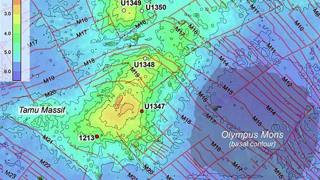 Das Tamu Massiv östlich von Japan. Daneben zum Größenvergleich der Mars-Vulkan Olympus Mons Das Tamu Massiv östlich von Japan. Daneben zum Größenvergleich der Mars-Vulkan Olympus Mons