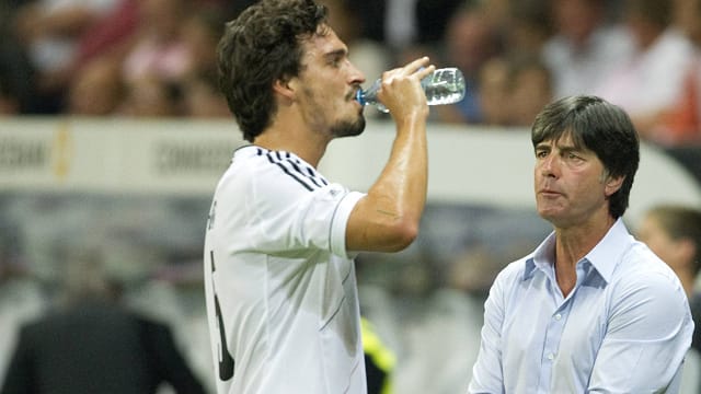 Bundestrainer Joachim Löw sieht Mats Hummels noch nicht als Führungsspieler. Bundestrainer Joachim Löw sieht Mats Hummels noch nicht als Führungsspieler.