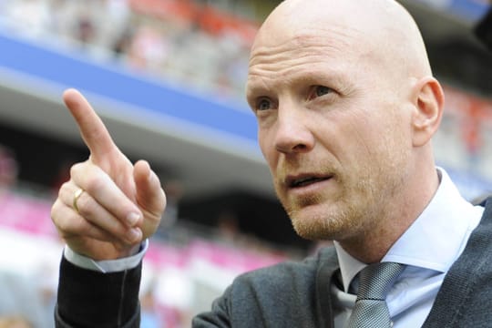 Der mahnende Zeigefinger von Sportvorstand Matthias Sammer gilt den Spielern des FC Bayern München.