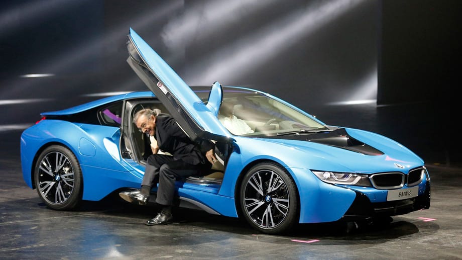 BMW präsentiert den Hybrid-Sportler i8 und nennt die Preise: Bei 126.000 Euro startet die Preisliste.