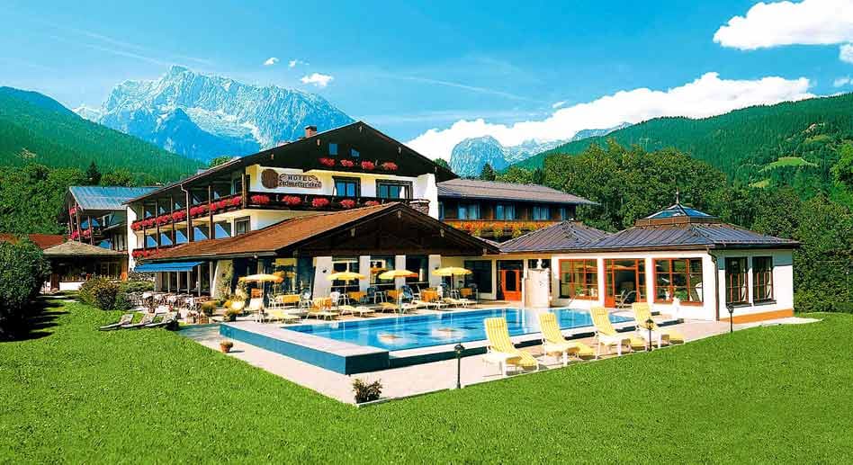 Idealer Ausgangspunkt für Wanderungen: Das Viereinhalb-Sterne-Alpenhotel "Zechmeisterlehen" im bayerischen Schönau gewann den Preis in der Kategorie "Bestes Hotel Autoreisen".