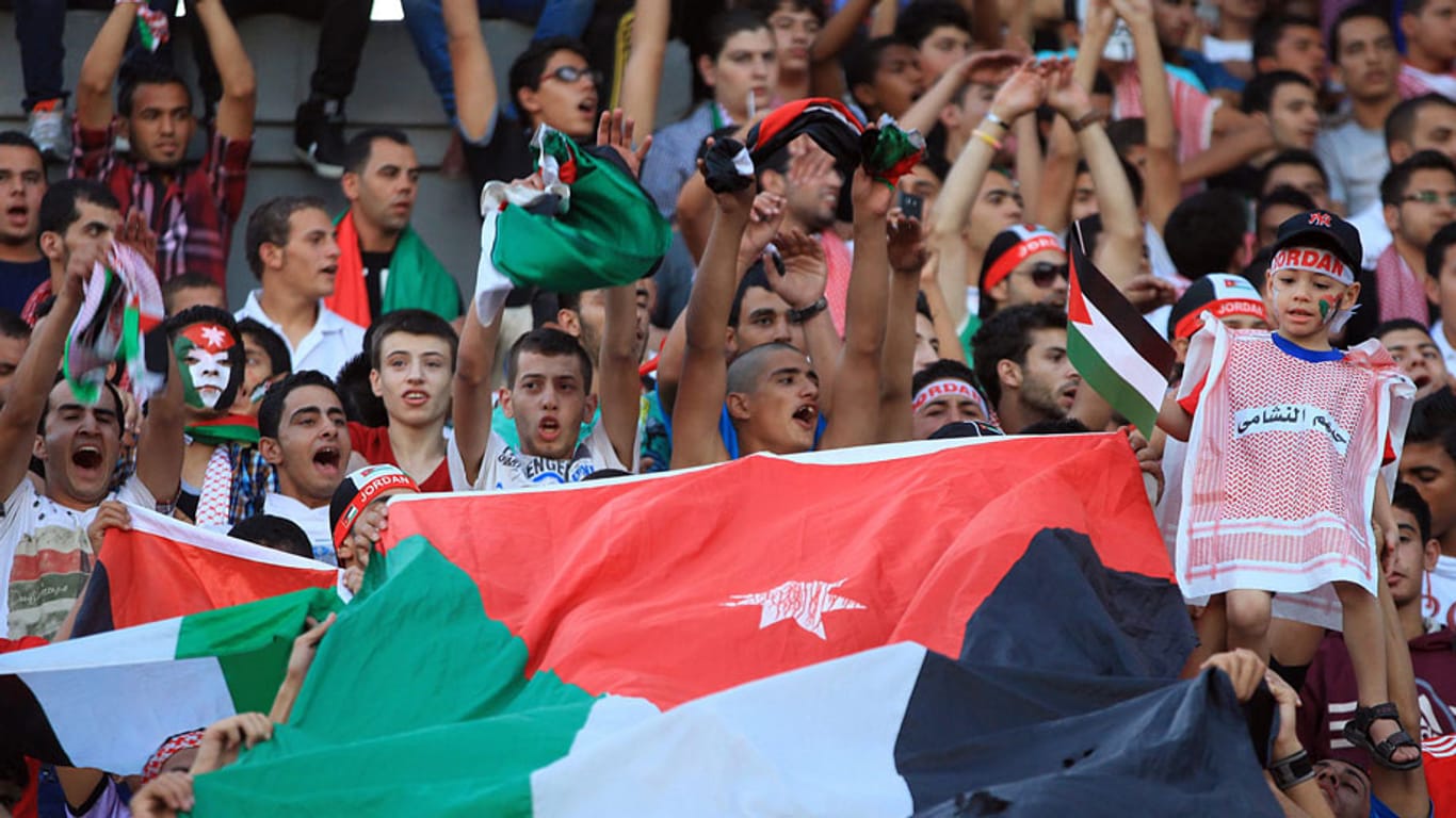 Jordanische Fußballfans im Freudentaumel