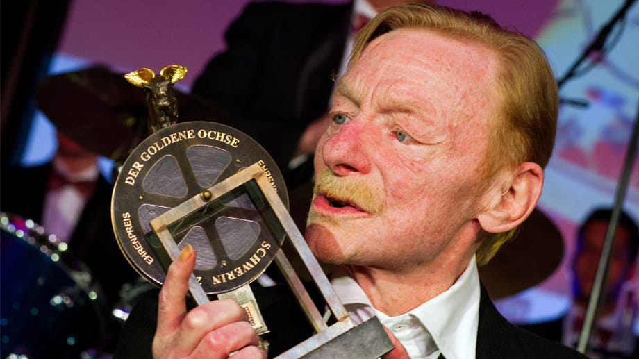 Am 05.05.2012 erhielt der Schauspieler für sein Lebenswerk den "Goldenen Ochsen", den Ehrenpreis des Filmkunstfests Schwerin.