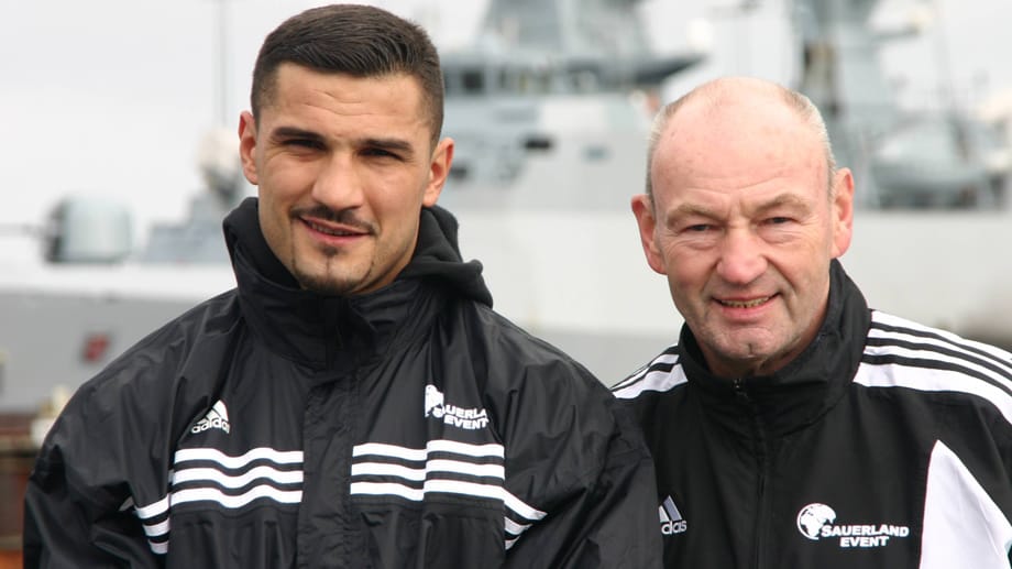 Manfred Wolke (re.) möchte Enad Licina zum Weltmeister machen.