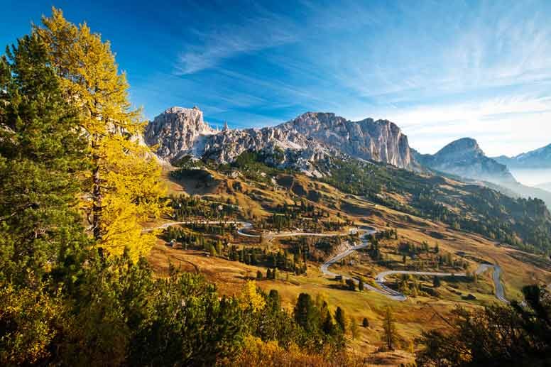 Das herbstliche Tirol hat viel zu bieten – eine wunderschöne Landschaft, beste Wanderbedingungen und Gletschergebiete für die ersten Bahnen auf frischen Pisten.