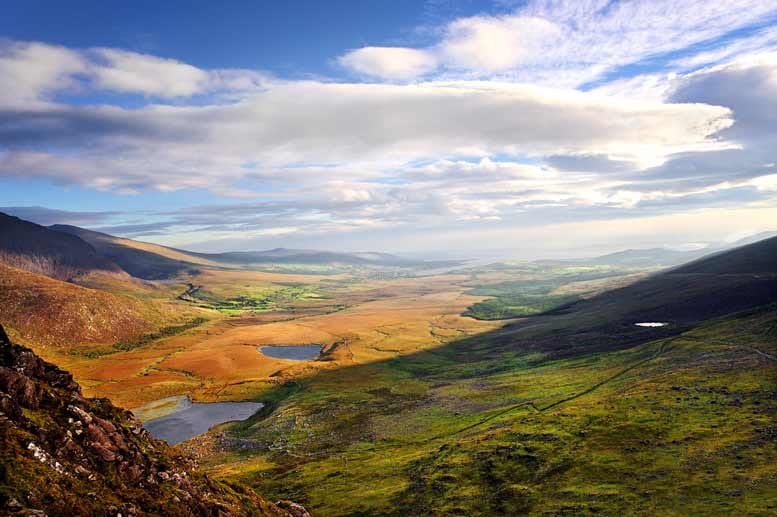 Urlaub auf der grünen Insel – die abwechslungsreiche Landschaft Irlands und seine interessante Geschichte sind jede Reise wert.