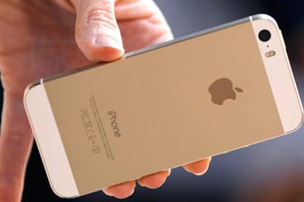iPhone 5s in Weiß-Gold.