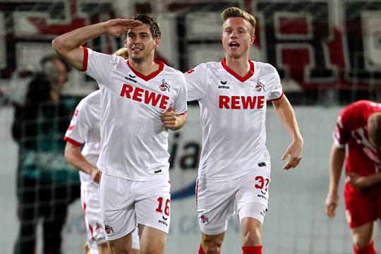 Blitzstart in Cottbus: Kölns Torjäger Patrick Helmes meldet sich direkt zum Dienst.