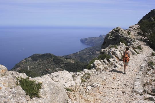 Wandern im Tramuntana-Gebirge auf Mallorca.