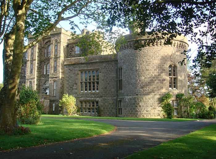 Pitfour Castle in Schottland: Insgesamt 13 Apartments gibt es in dem schönen Schloss, die von privaten Anbietern zur kurzzeitigen Miete angepriesen werden.