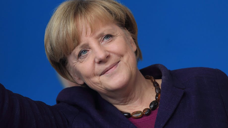 Angela Merkel (Platz vier) zählt wegen ihrer Bodenständigkeit zu den beliebtesten VIPs. Allerdings beschert sie Partyplanern wegen strenger Auflagen mitunter Schweißausbrüche: Sponsorenwände müssen verhüllt werden, und jeder Gast muss seinen Ausweis mitbringen.