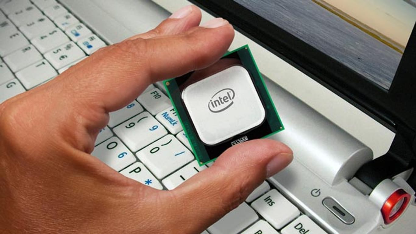 Intel-Prozessor vor Notebook