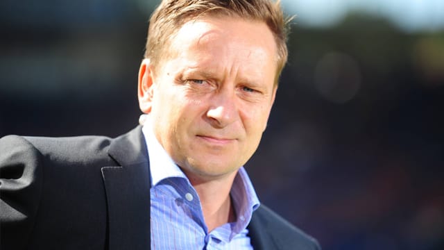 Horst Heldt macht sich über den Streit beim FC Bayern lustig. Horst Heldt macht sich über den Streit beim FC Bayern lustig.