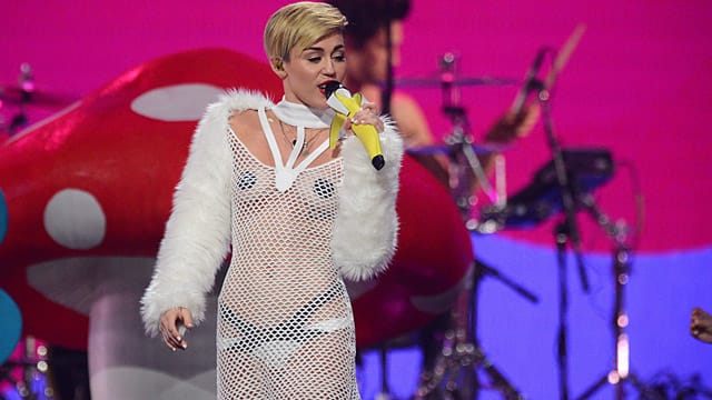 Das Nötigste ist bei Miley bedeckt - mehr aber auch nicht.