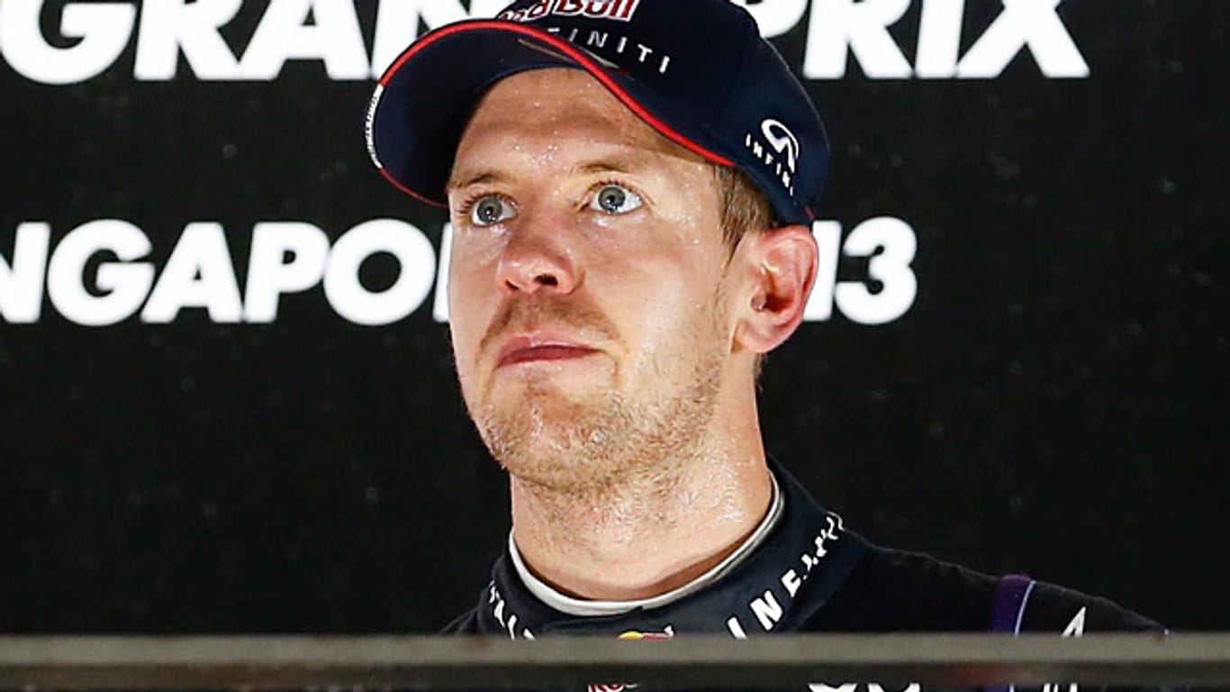 Sebastian Vettel musste bei der Siegerehrung in Singapur Pfiffe über sich ergehen lassen.