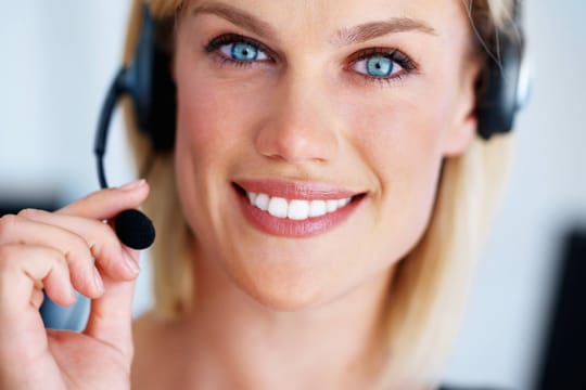 Mit einem Headset können Sie sich leicht mit Freunden unterhalten
