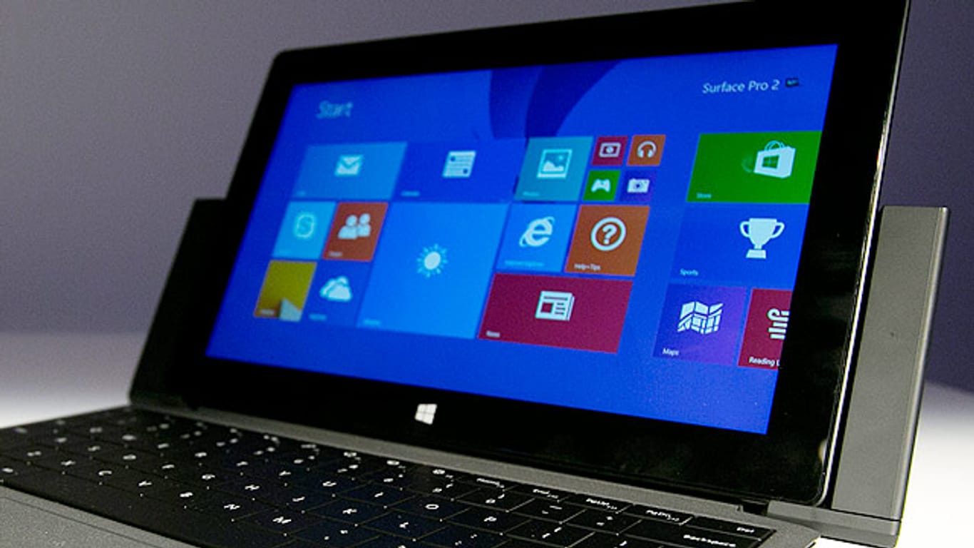 Microsoft Surface Pro 2 mit Type Cover 2 und Dockingstation