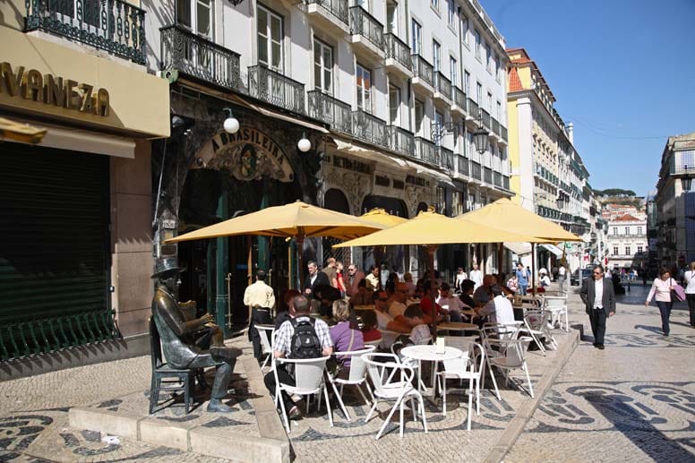Lissabons Top-Terrassenplatz heißt "A Brasileira do Chiado" - und das seit 1906.