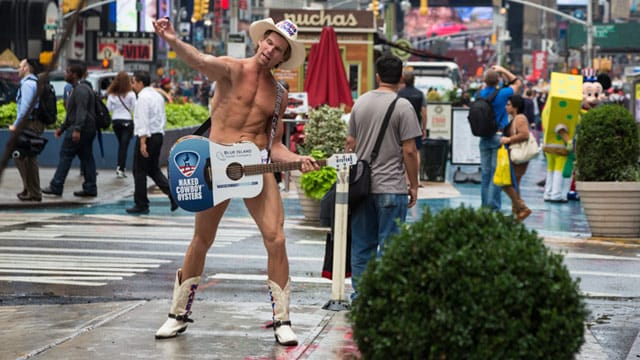 Der Naked Cowboy am Time Square.