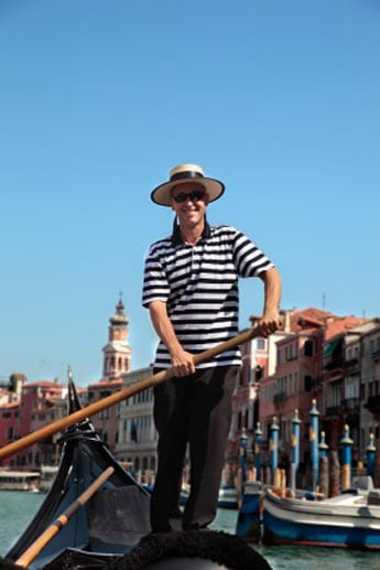 Was wäre Venedig ohne seine Gondeln? Die Gondelführer, genannt Gondolieri, sind untrennbar mit der Stadt verbunden.