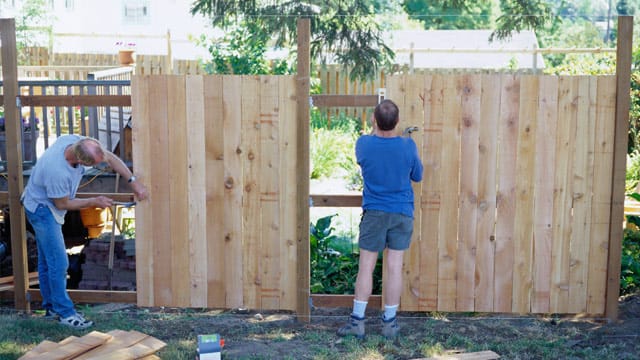 Holen Sie sich Hilfe zum Sichtschutzzaun bauen