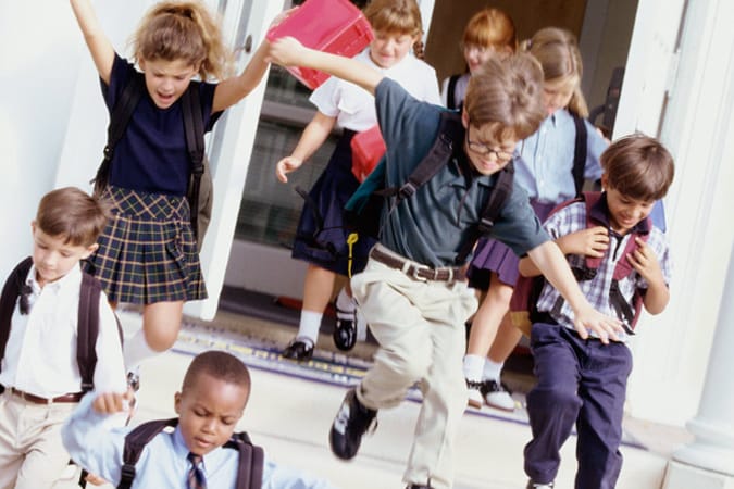 Kinder mit ADHS haben in der Schule mit zahlreichen Problemen zu kämpfen. Doch es gibt Lösungen.