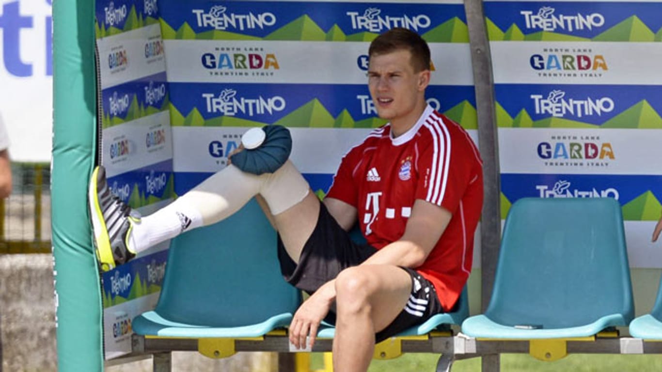 Seit Monaten ist Holger Badstuber - wie hier beim Trainingslager am Gardasee - nur Zuschauer beim FC Bayern.