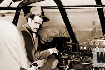 Howard Hughes im Cockpit seiner "Spruce Goose".