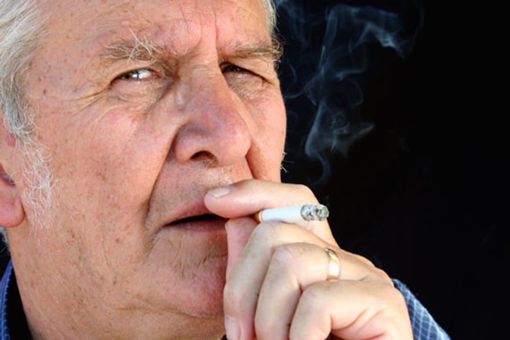 Rauchen fördert den Abbau der Kollagenfasern, wodurch die Haut schnell altert
