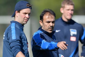Hertha-Trainer Jos Luhukay (re.) setzt seit Sommer 2013 nicht mehr auf die Dienste des ehemaligen Torwarttrainers Christian Fiedler.