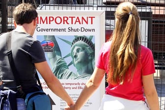 "Shutdown" in den USA: Die Freiheitsstatue in New York ist geschlossen