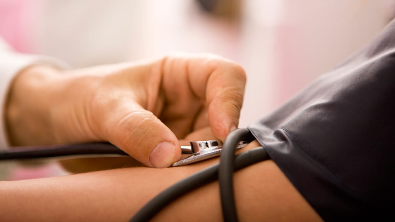 Bluthochdruck: Auch ein leicht erhöhter Blutdruck kann gefährlich werden.