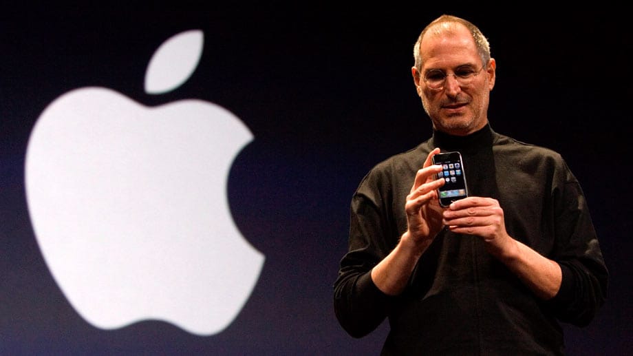 Steve Jobs im Januar 2007 bei der Vorstellung des ersten iPhone.