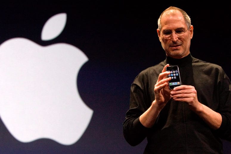 Steve Jobs im Januar 2007 bei der Vorstellung des ersten iPhone.