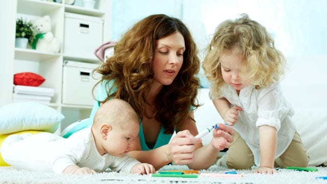 Wenn Kinder beginnen die großen und kleinen Fragen des Lebens zu stellen, müssen sich Eltern zu helfen wissen.