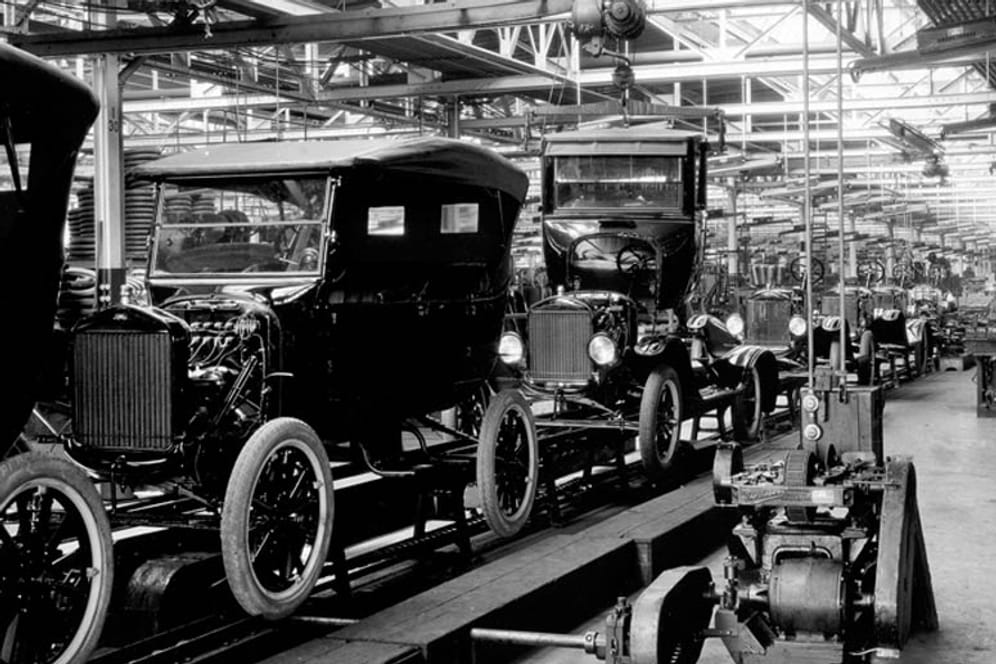Ford "Modell T": Das Fließband hat vor 100 Jahren die Produktion von Autos revolutioniert