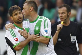 Diego (li.) und Ivica Olic stehen beim VfL Wolfsburg auf dem Prüfstand.