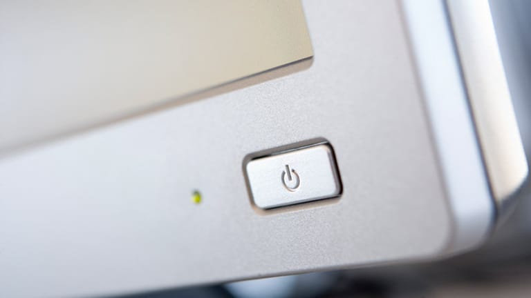 PC-Monitor nach Gebrauch ganz ausschalten - das spart mehr Strom als gedacht